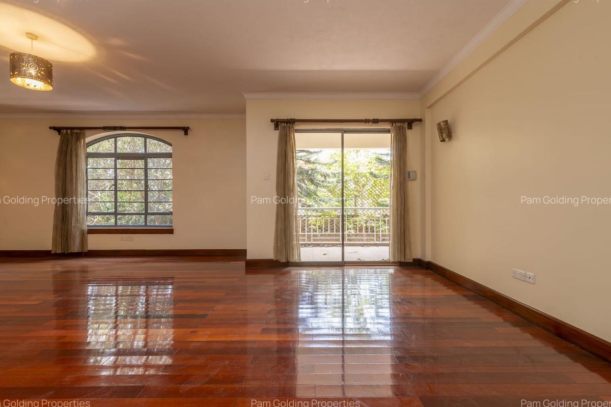 3 Bed Apartment with En Suite at Riverside Drive - 5