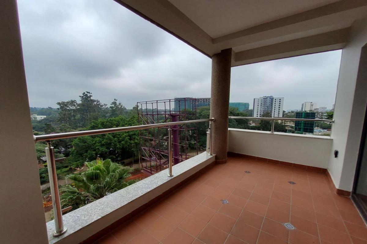 3 Bed Apartment with En Suite in Parklands - 6