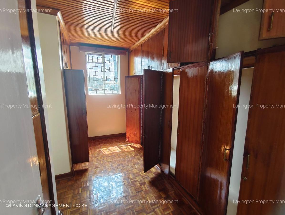 5 Bed House with En Suite at Lavington Green - 14