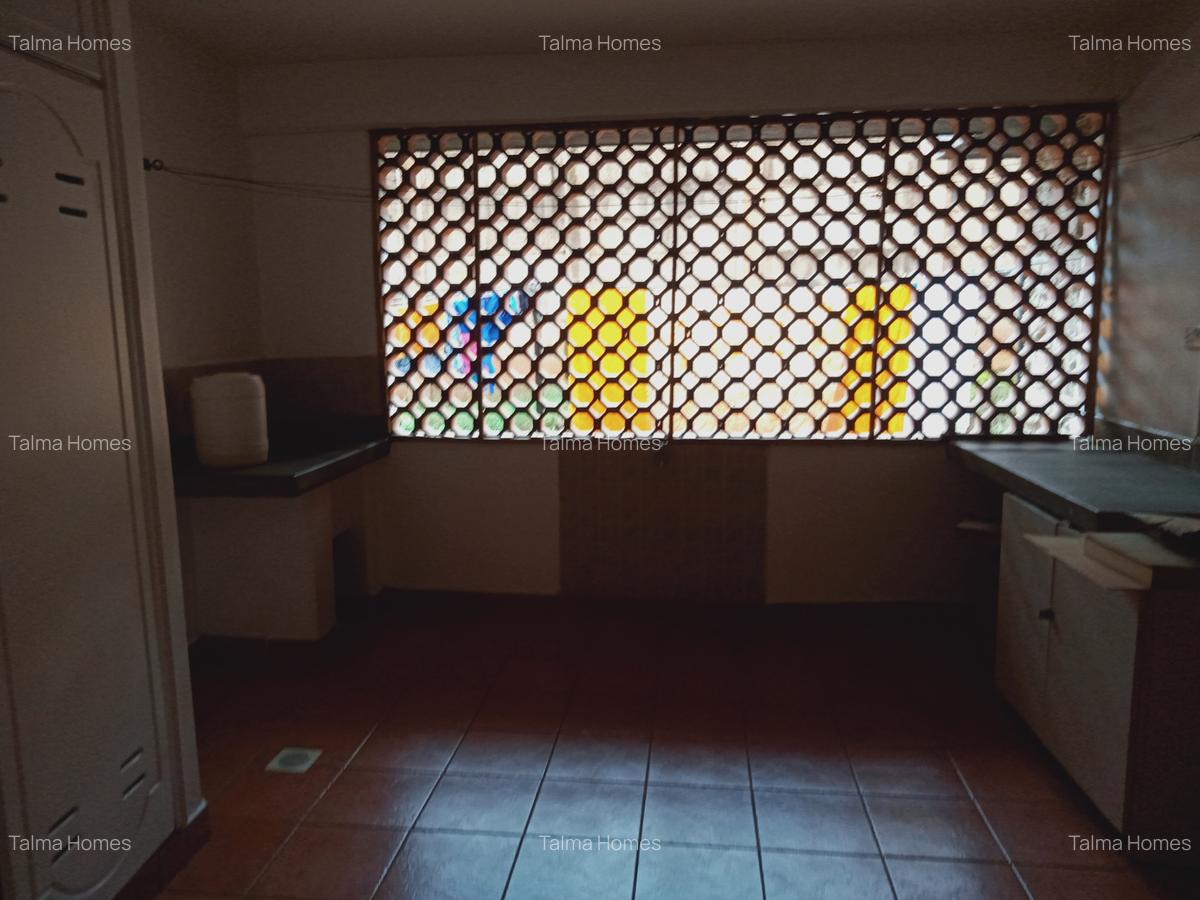 3 Bed Apartment with En Suite at Lavington - 5