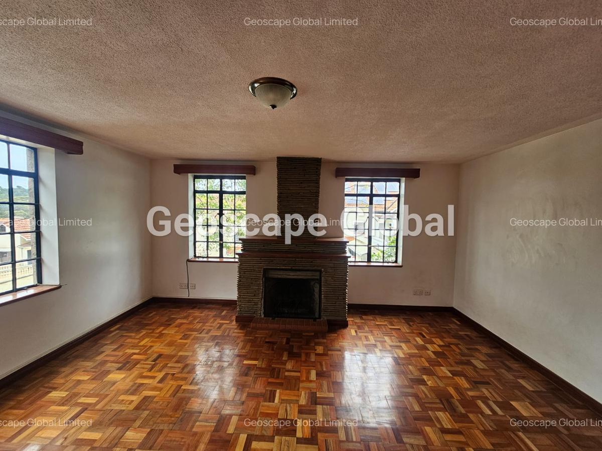 5 Bed House with En Suite in Lavington - 5