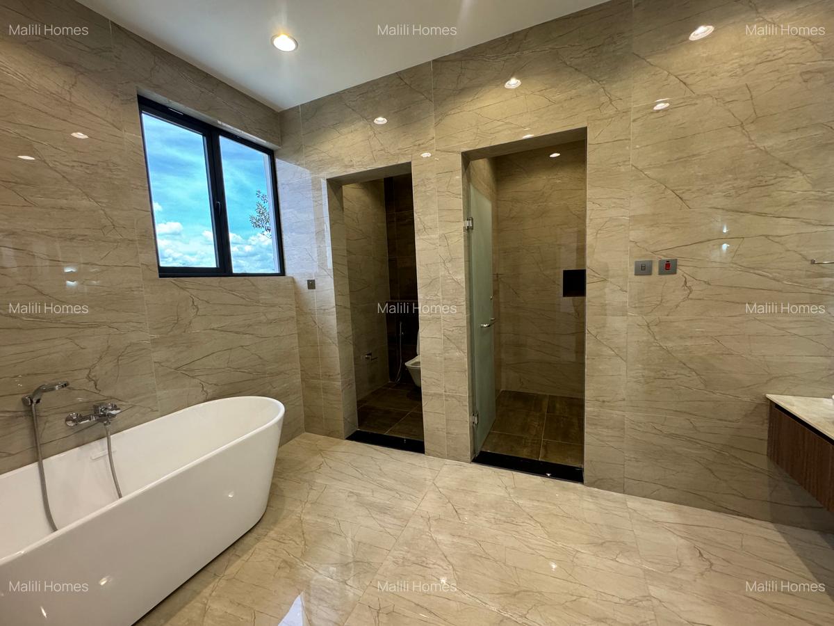 5 Bed Townhouse with En Suite in Lavington - 10