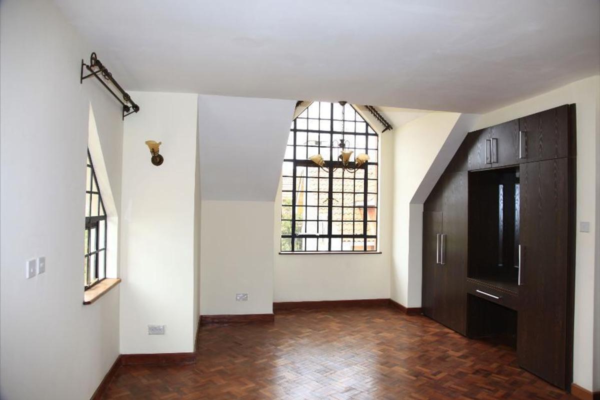 4 Bed Townhouse with En Suite at Chalbi Drive - 12