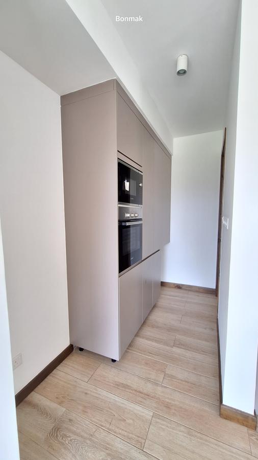 2 Bed Apartment with En Suite at Rossylin Road - 8