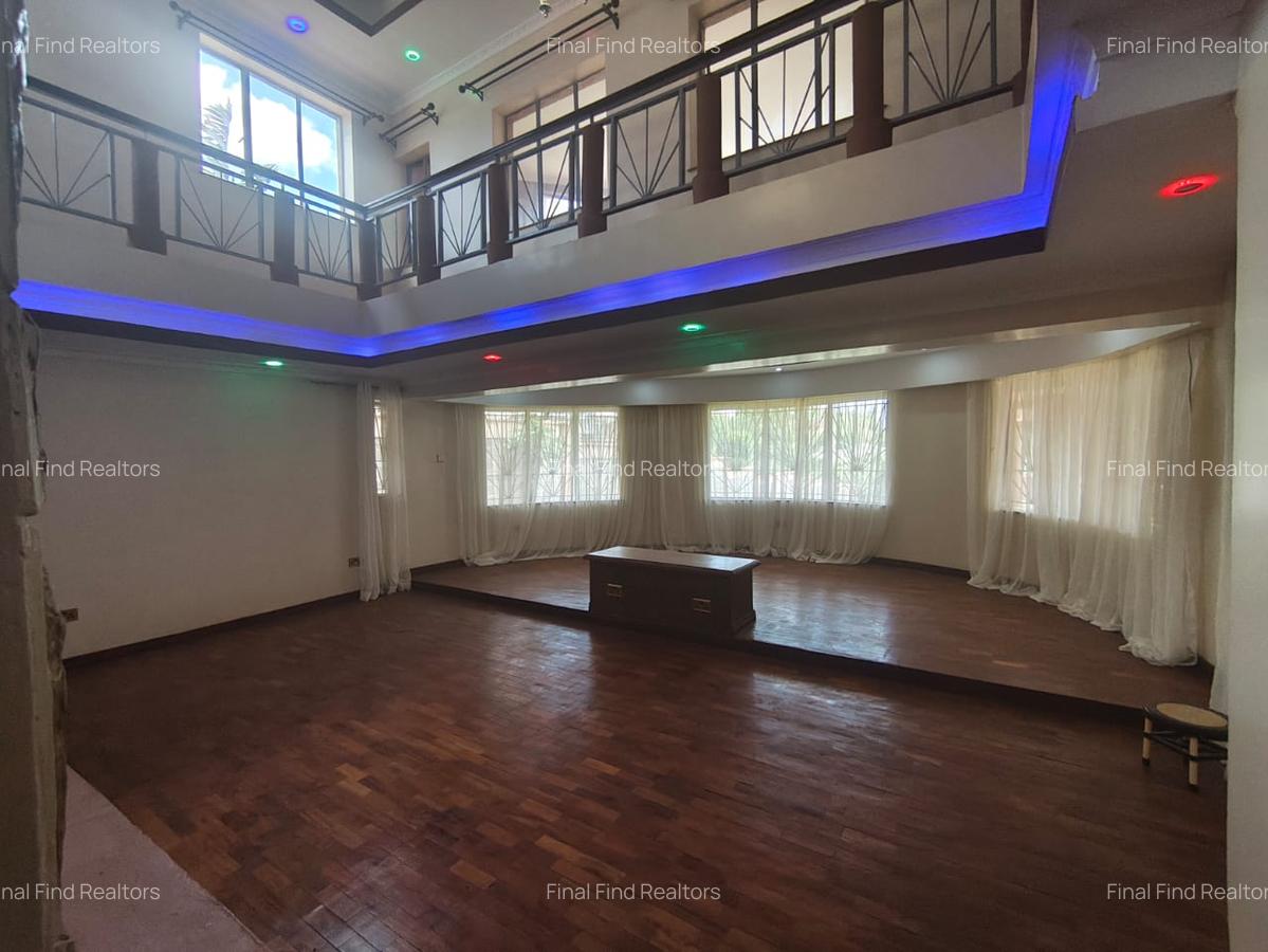 10 Bed House with Staff Quarters in Runda - 5