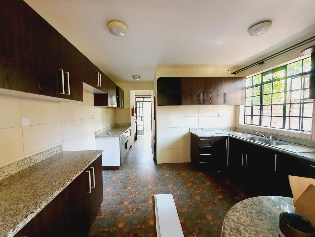 4 Bed Townhouse with En Suite at Lavington - 16