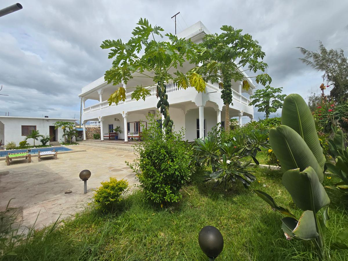 6 Bed House with En Suite in Watamu - 2