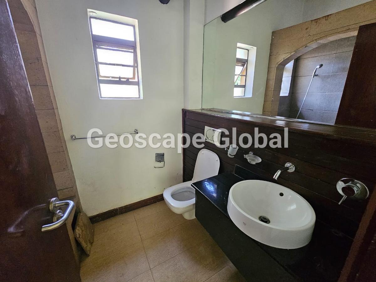 5 Bed House with En Suite in Kitisuru - 9