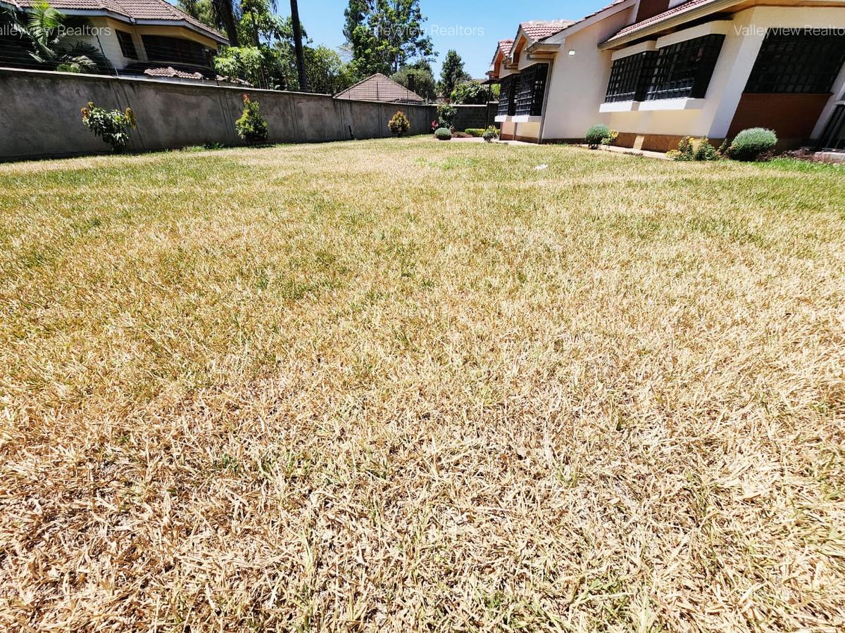 4 Bed Townhouse with En Suite at Lavington - 19