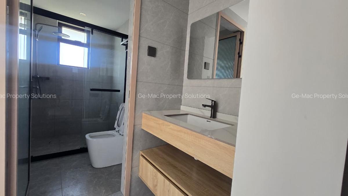 3 Bed Apartment with En Suite in Riverside - 14