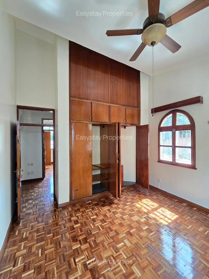 5 Bed House in Nyali Area - 1