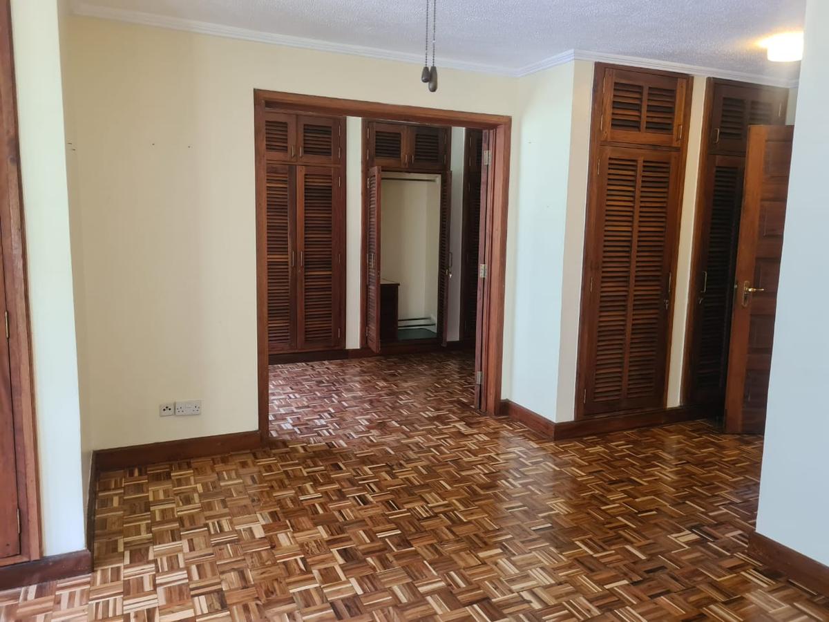 4 Bed Townhouse with En Suite in Spring Valley - 10