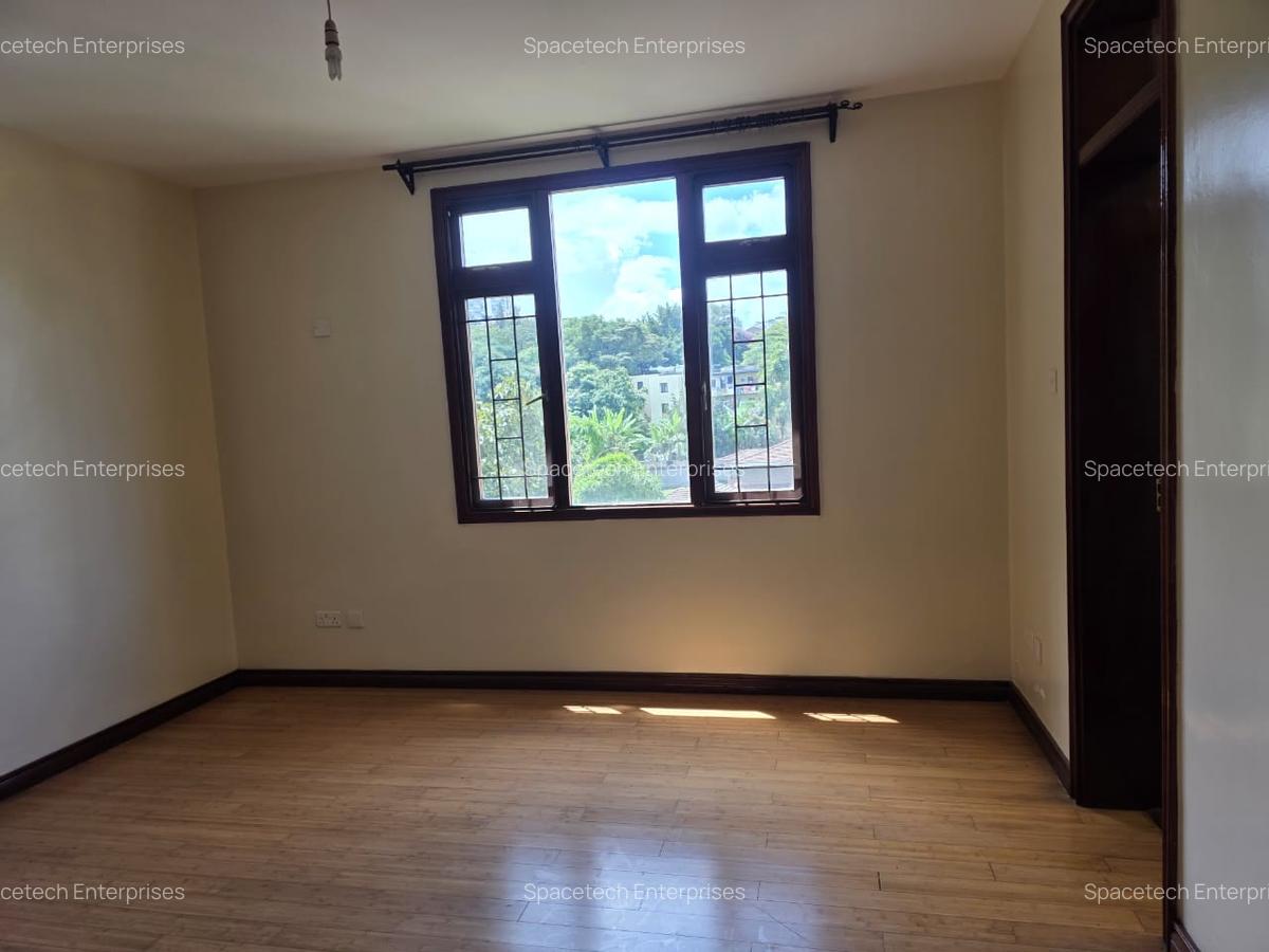 3 Bed Apartment with En Suite in Riverside - 10