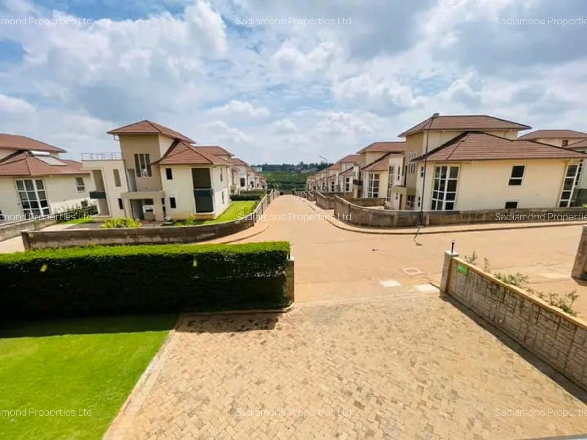 4 Bed Townhouse with En Suite in Runda - 9