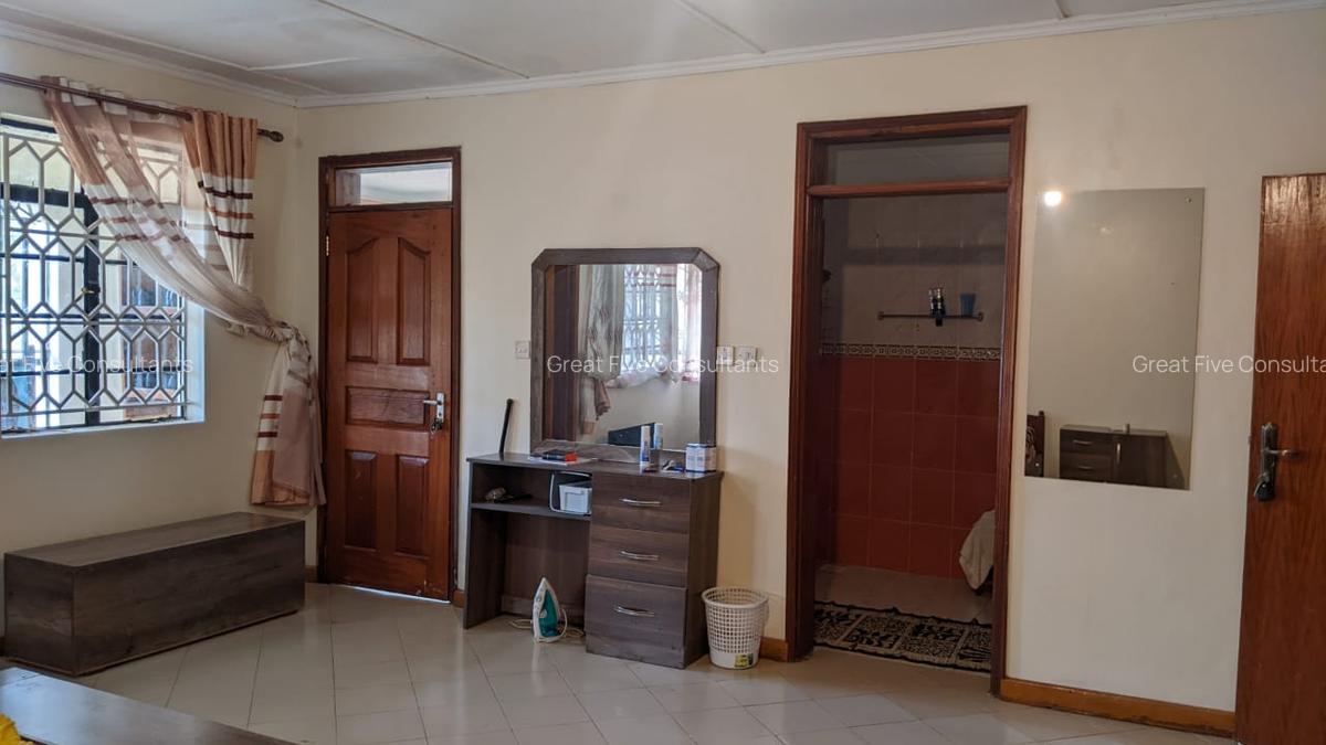 4 Bed House with En Suite in Kitisuru - 3