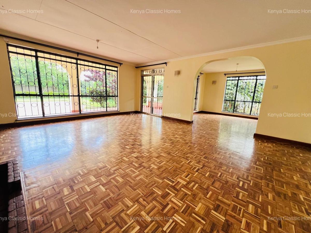 4 Bed House with En Suite at Mountain View - 11