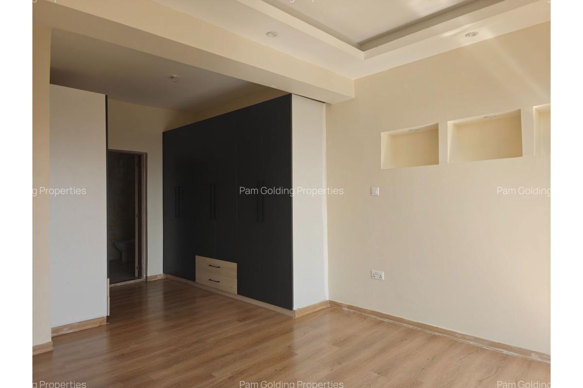 5 Bed Apartment with En Suite in Parklands - 8