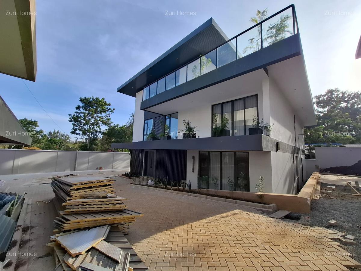 5 Bed Townhouse with En Suite in Lavington - 1