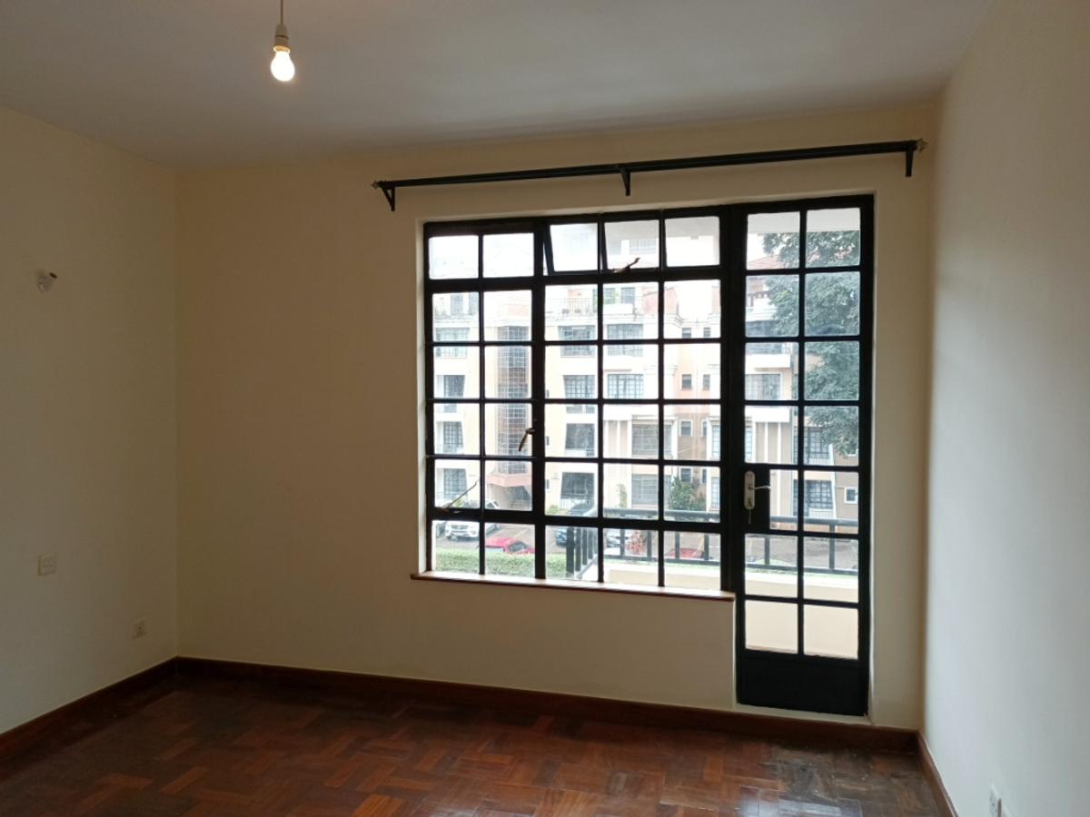 3 Bed Apartment with En Suite at Riverside Drive - 10