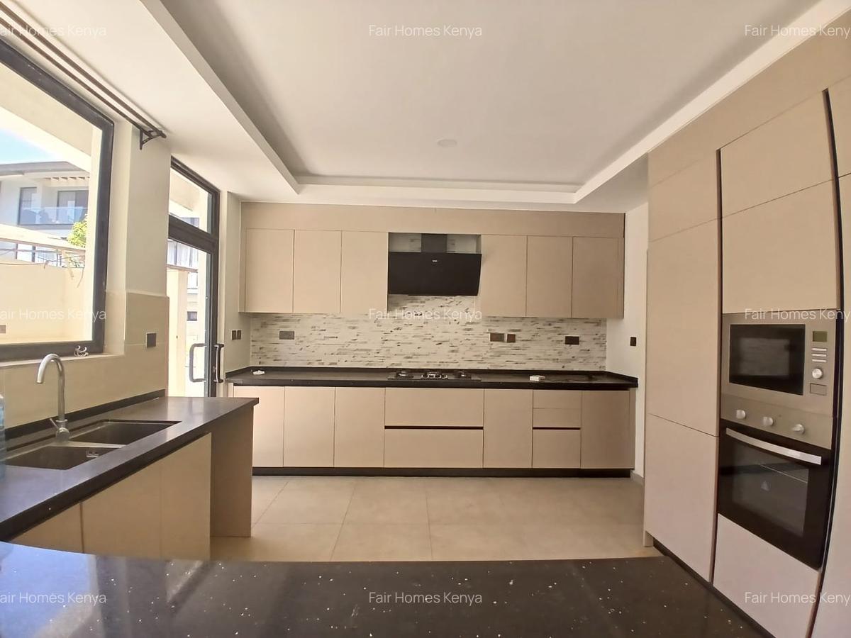 4 Bed Townhouse with En Suite at Lavington Green - 14