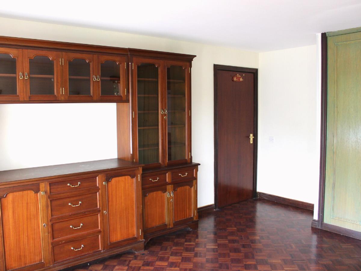 3 Bed Apartment with En Suite in Westlands Area - 12