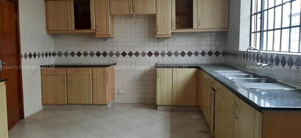 4 Bed Townhouse with En Suite in Spring Valley - 12