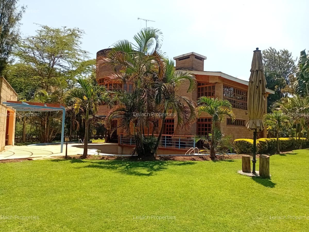 5 Bed House with En Suite in Runda - 2