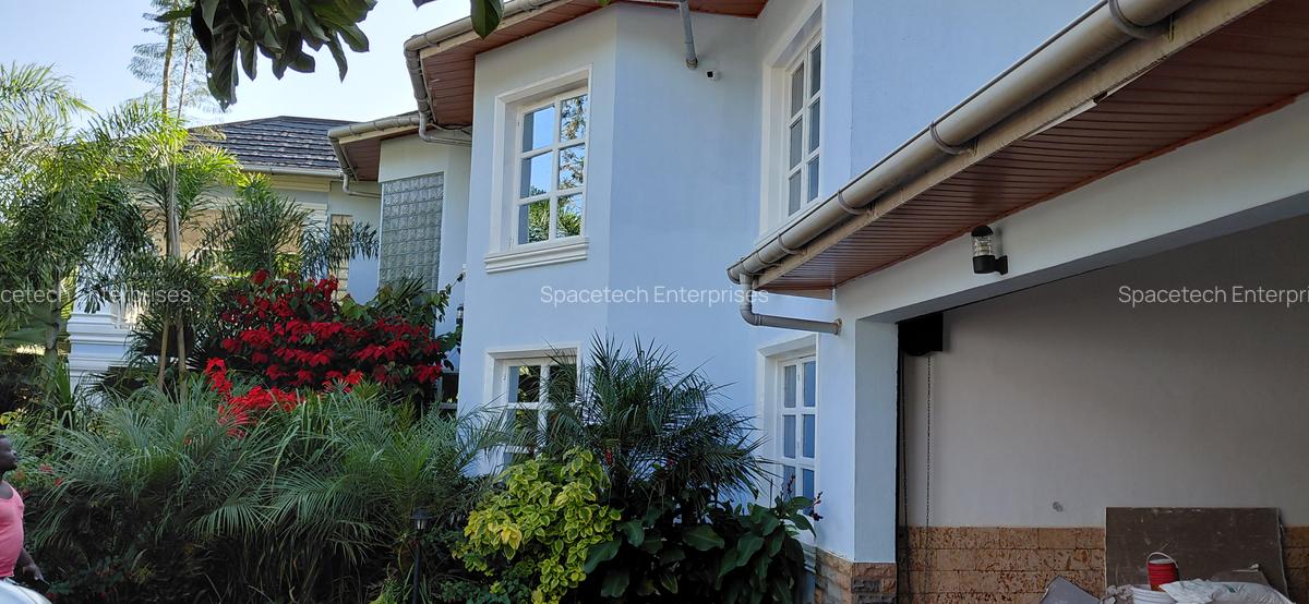 5 Bed House with En Suite in Runda - 2