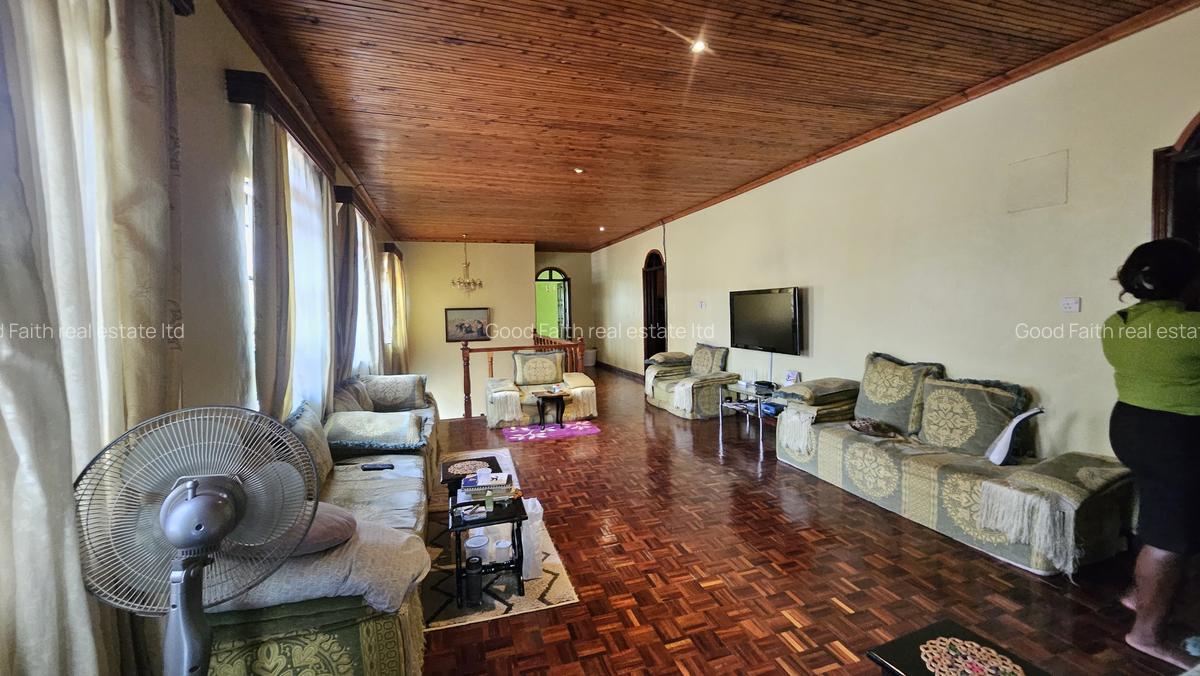 5 Bed House with En Suite in Runda - 5