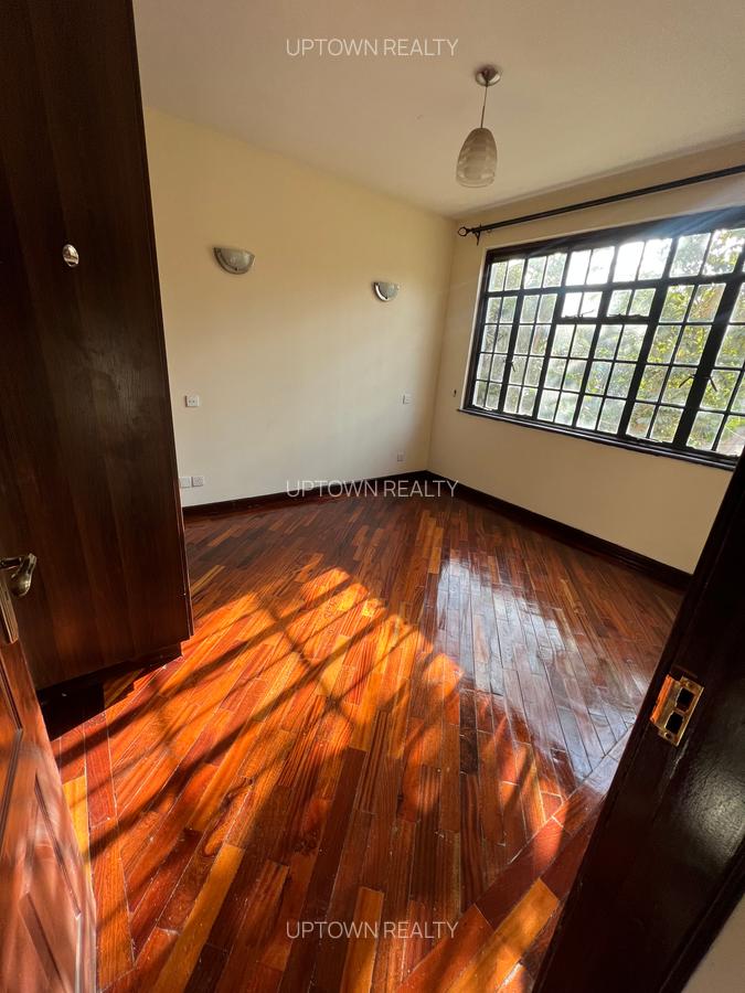 3 Bed Apartment with En Suite at Lavington - 13