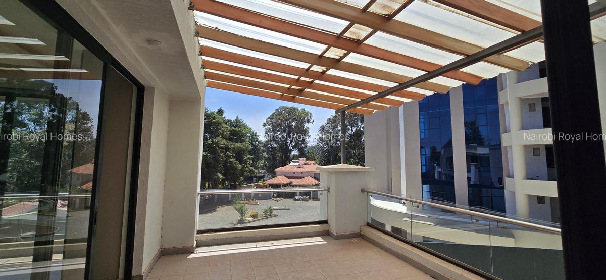 5 Bed Townhouse with En Suite at Lavington Green - 8