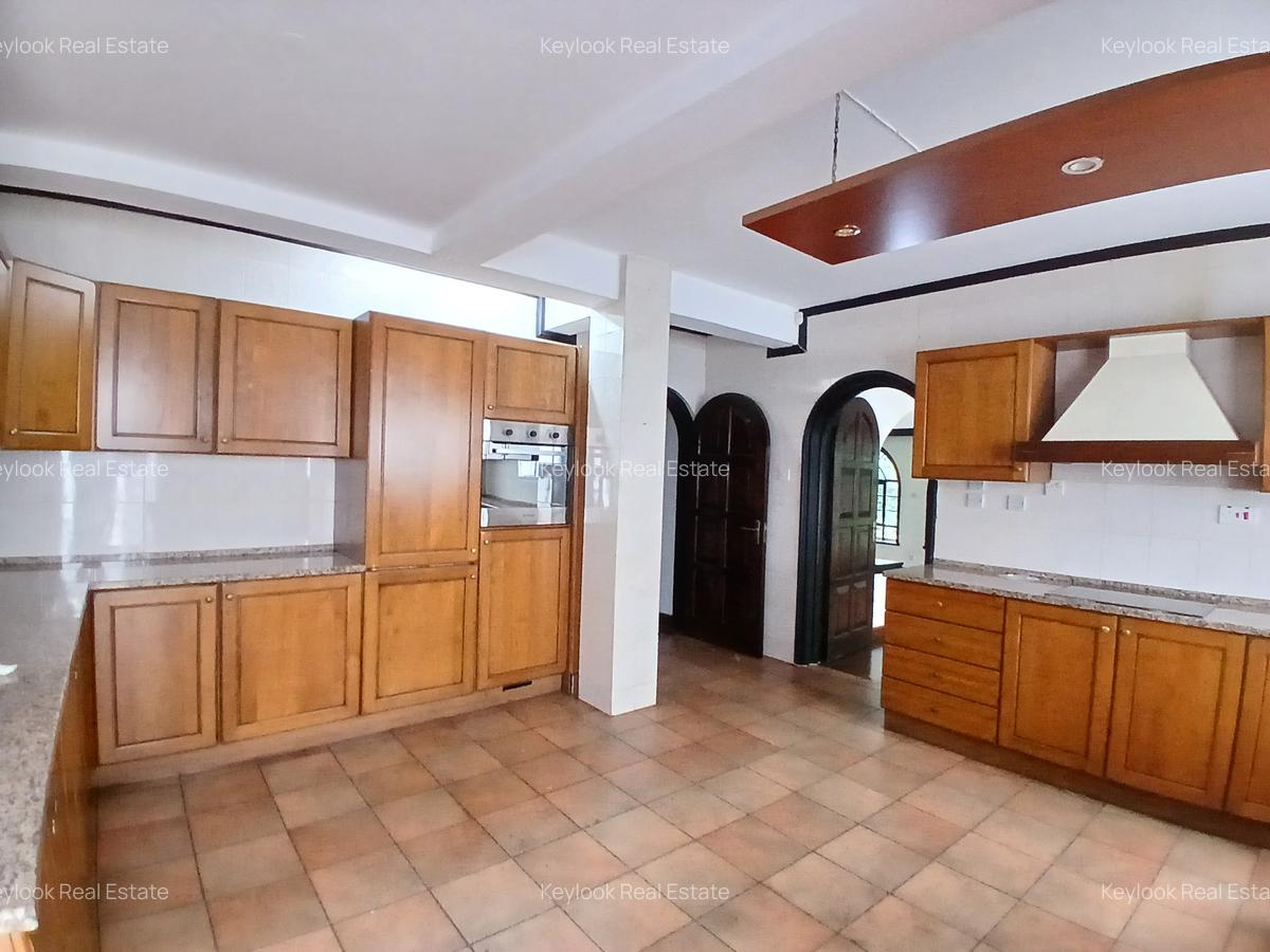 4 Bed Townhouse with En Suite at Riverside Drive - 6