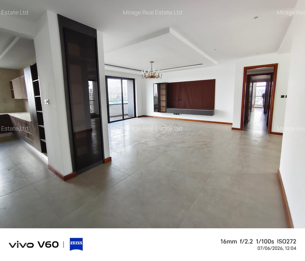 4 Bed Apartment with Swimming Pool in Riverside - 16