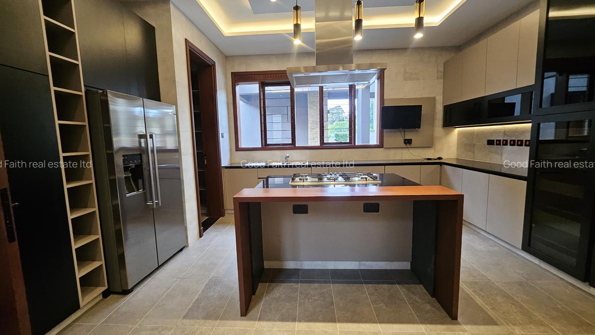 5 Bed House with En Suite in Runda - 9