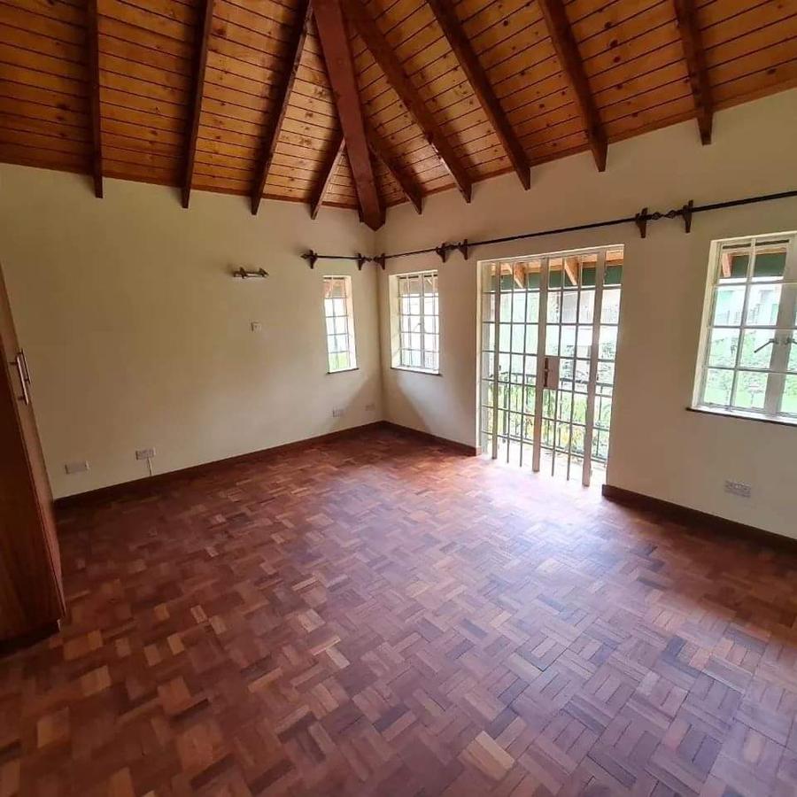 5 Bed Townhouse with En Suite at Lavington - 16