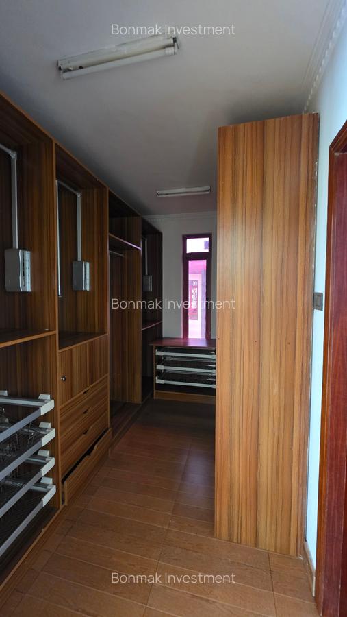 5 Bed Townhouse with En Suite at Lavington Green - 19