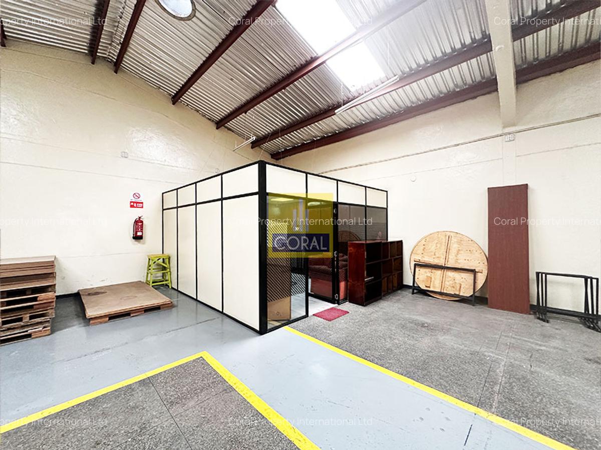 7,500 ft² Warehouse with Parking in Industrial Area - 5