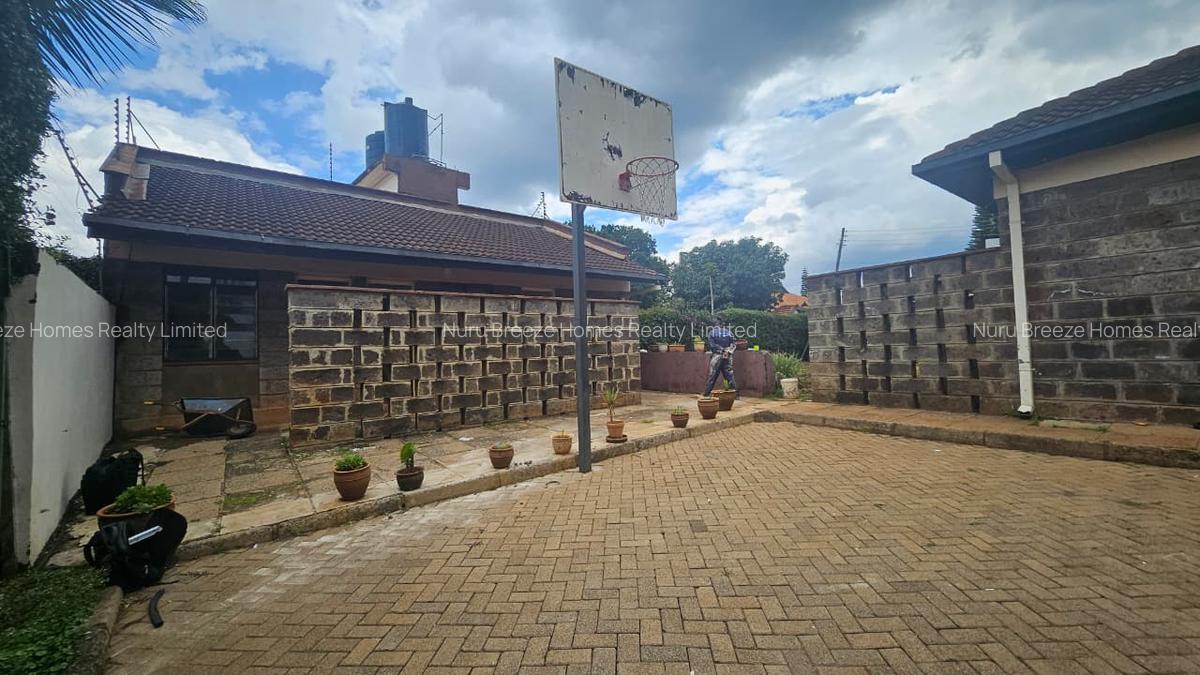 5 Bed House with En Suite in Runda - 8