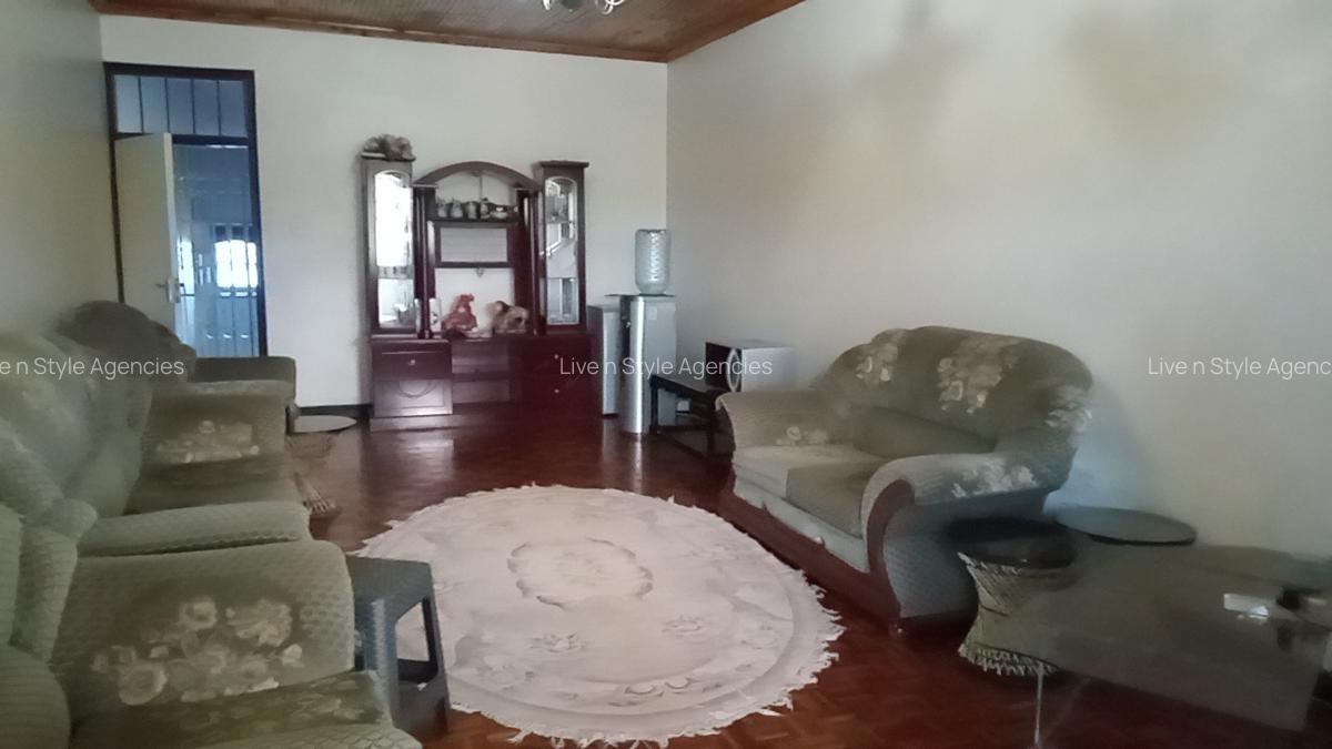 7 Bed House with En Suite in Runda - 11