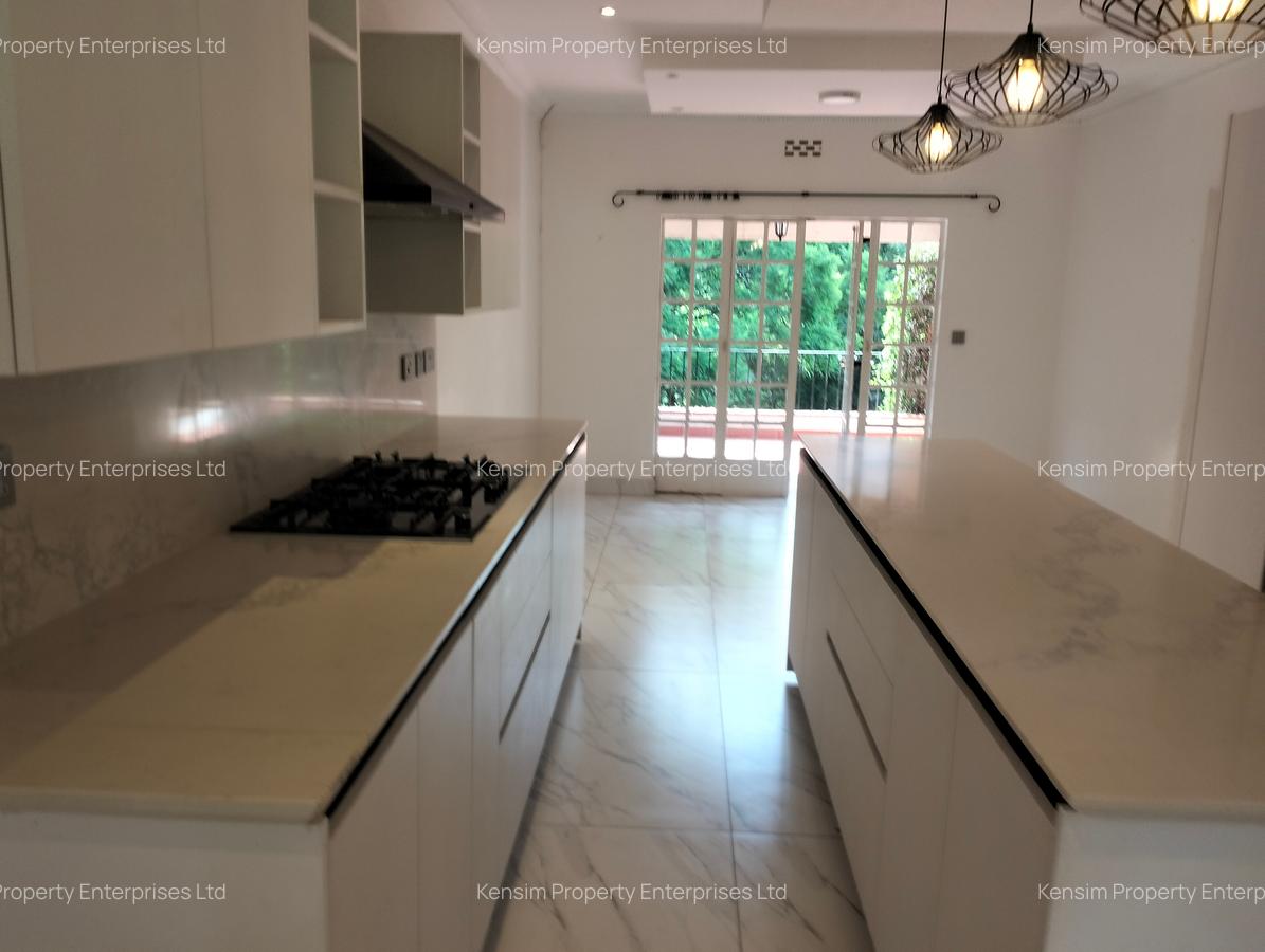 4 Bed House with En Suite in Lavington - 14