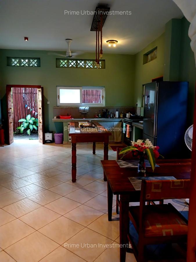 Serviced 1 Bed Apartment with En Suite in Diani - 14
