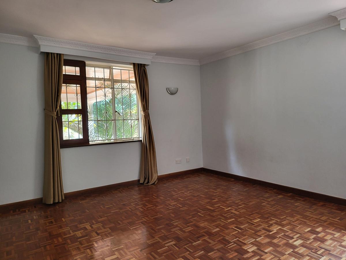 4 Bed House with En Suite in Runda - 16