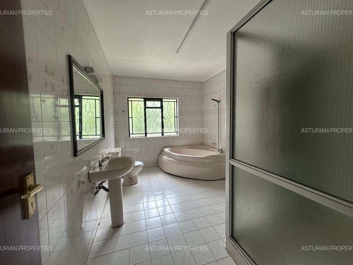 4 Bed Villa with En Suite in Lavington - 16