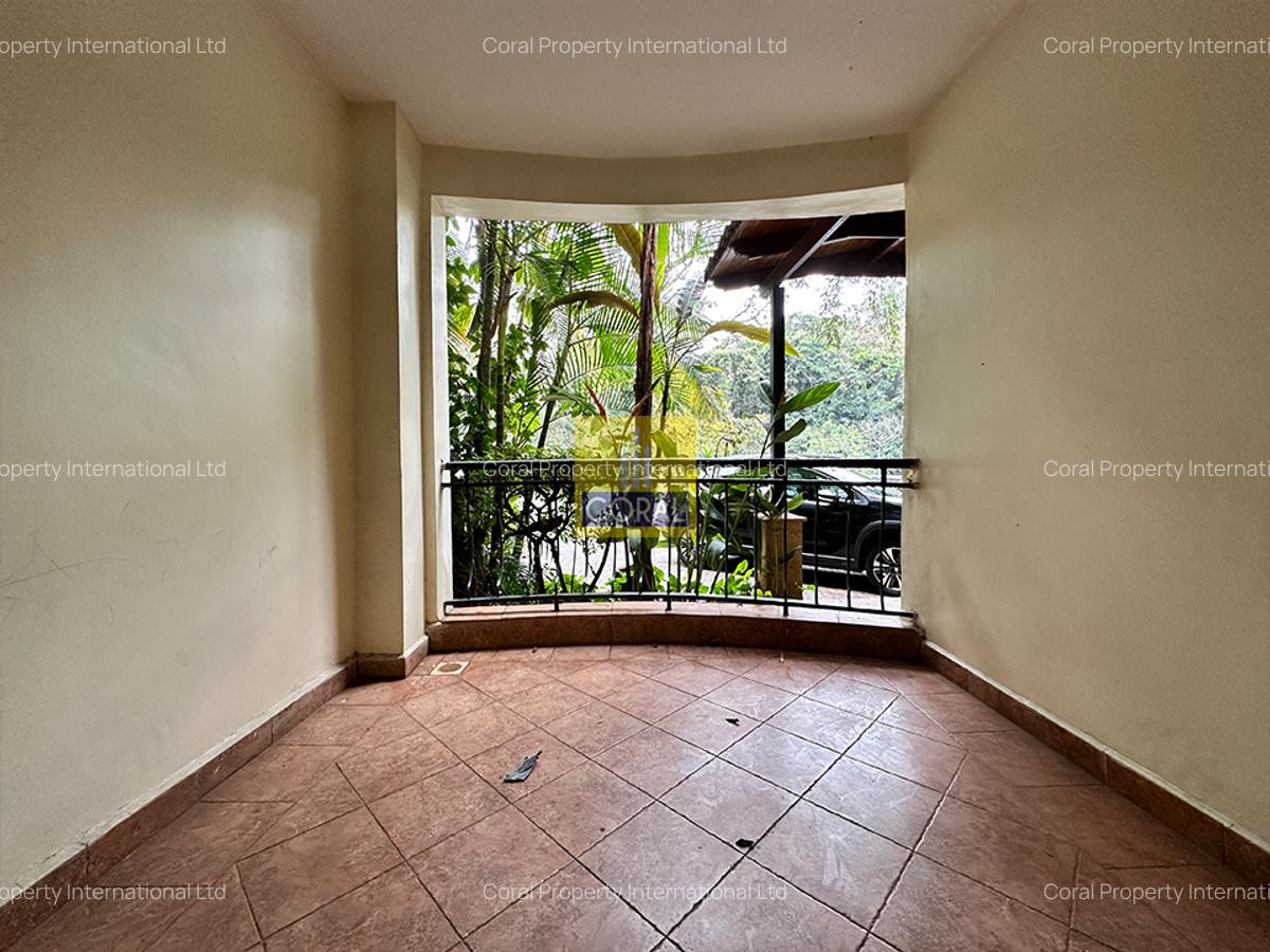 3 Bed Apartment in Riverside - 3