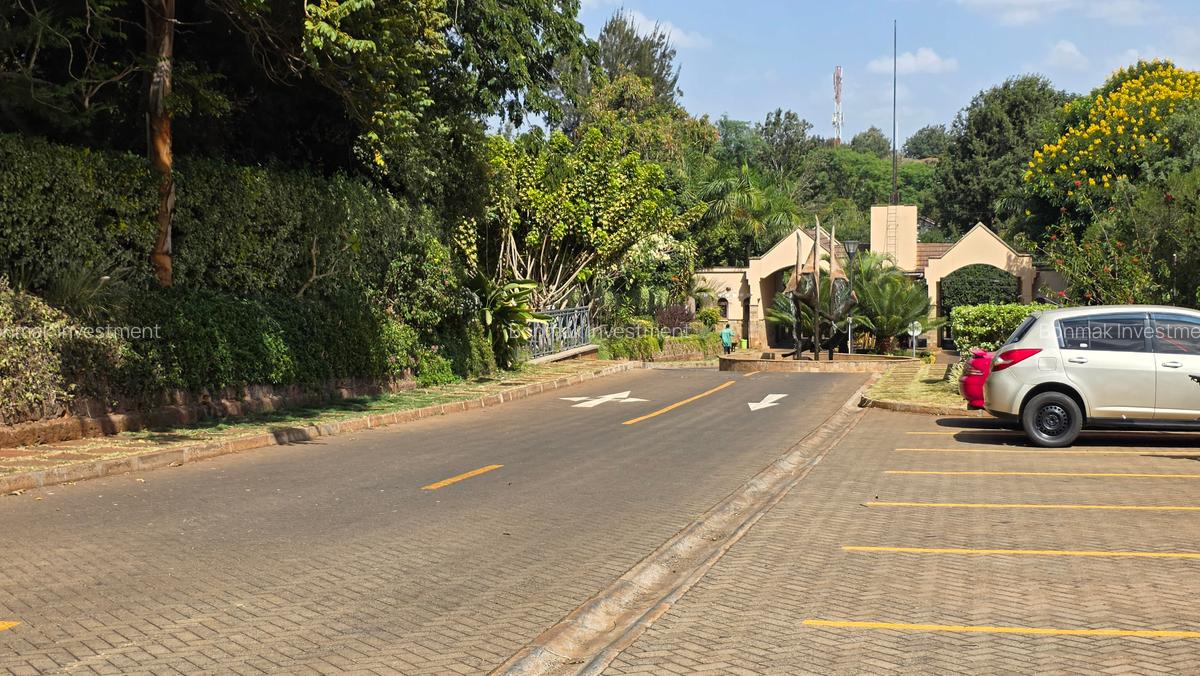 5 Bed Townhouse with En Suite at Old Runda - 3