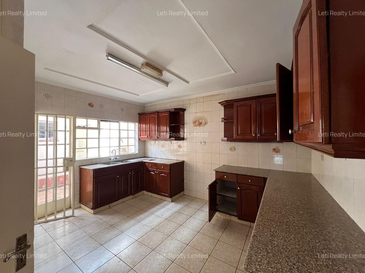 4 Bed Townhouse with En Suite in Lavington - 2
