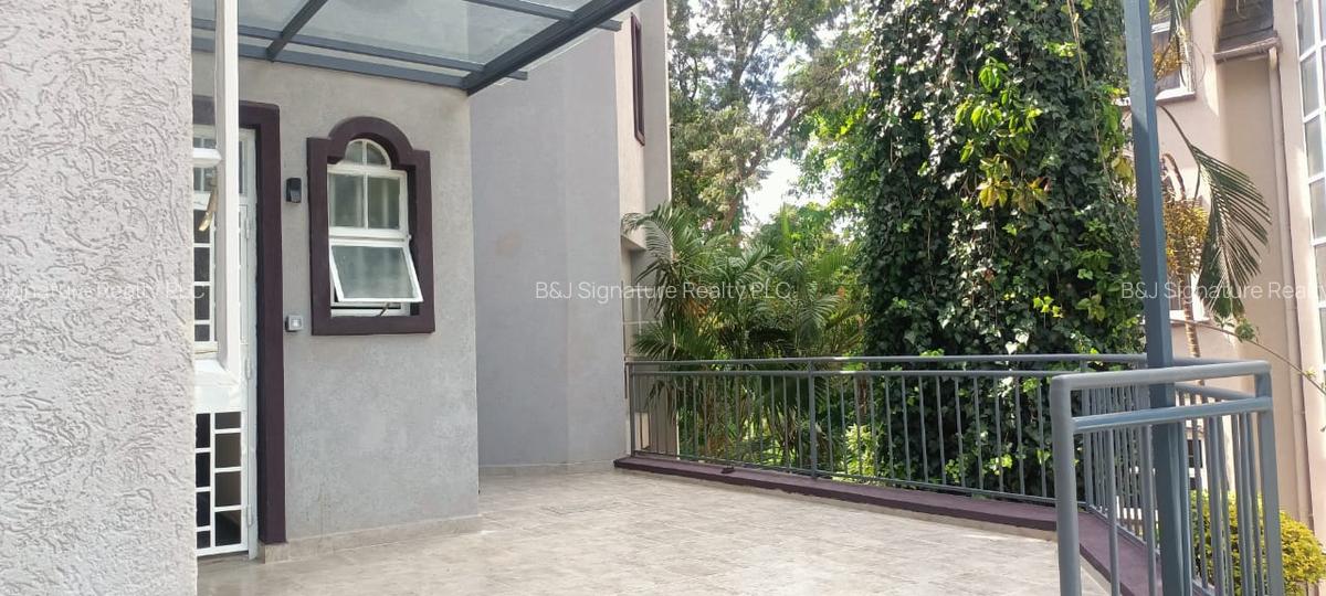 4 Bed Villa with En Suite in Spring Valley - 3