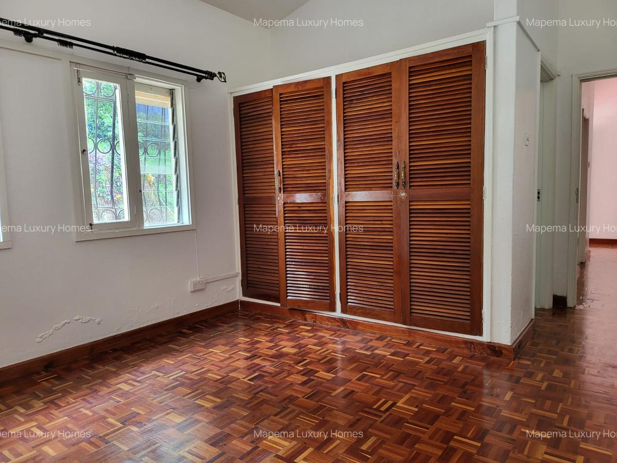 4 Bed House with En Suite at Hill View - 6