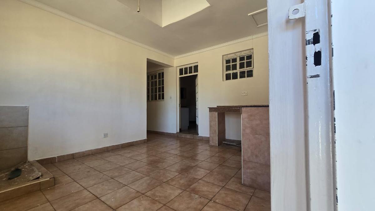 4 Bed House with En Suite in Lavington - 18