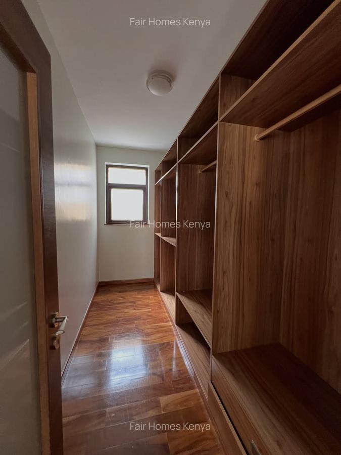 5 Bed Townhouse with En Suite at Lavington Green - 16